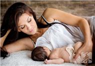 婴儿厌奶期的表现，孩子这几个现象要小心厌奶期出现