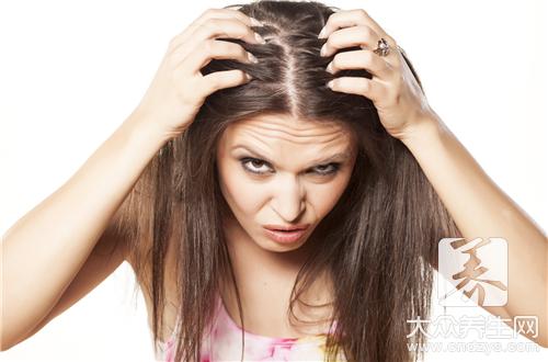 1、避免使用过紧的发卡或辫扎头发
