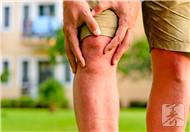 膝盖红肿疼痛什么原因？该怎么办？