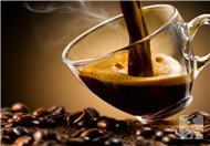 咖啡能够刺激神经，但是千万不能过量摄入