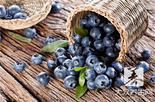 蓝莓糖三大成分：花青素、叶黄素、胡萝卜籽精油