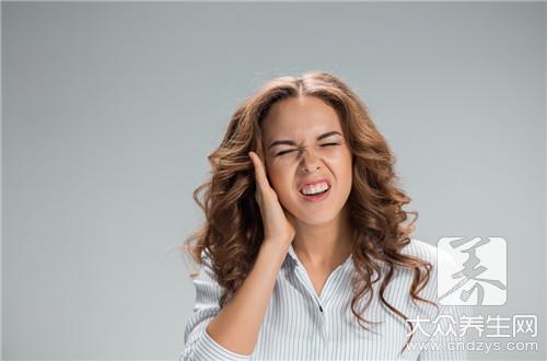 喉咙痛耳朵痒是怎么回事？是什么原因引起的？