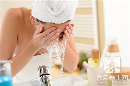 那早上怎样洗脸更健康呢？