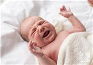 【幼儿护理】婴儿大便带血丝是怎么回事？