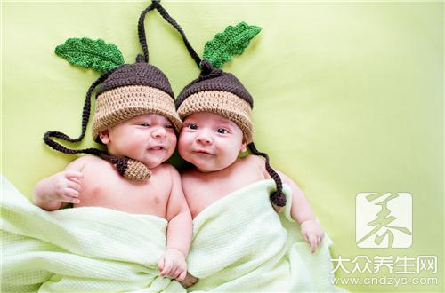 双胞胎的发育过程