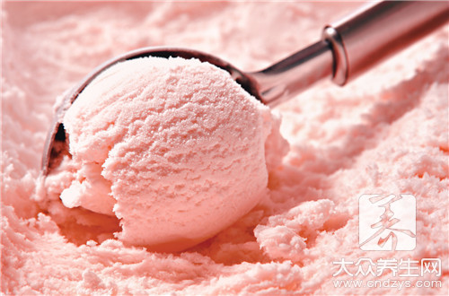 草莓酸奶冰淇淋做法